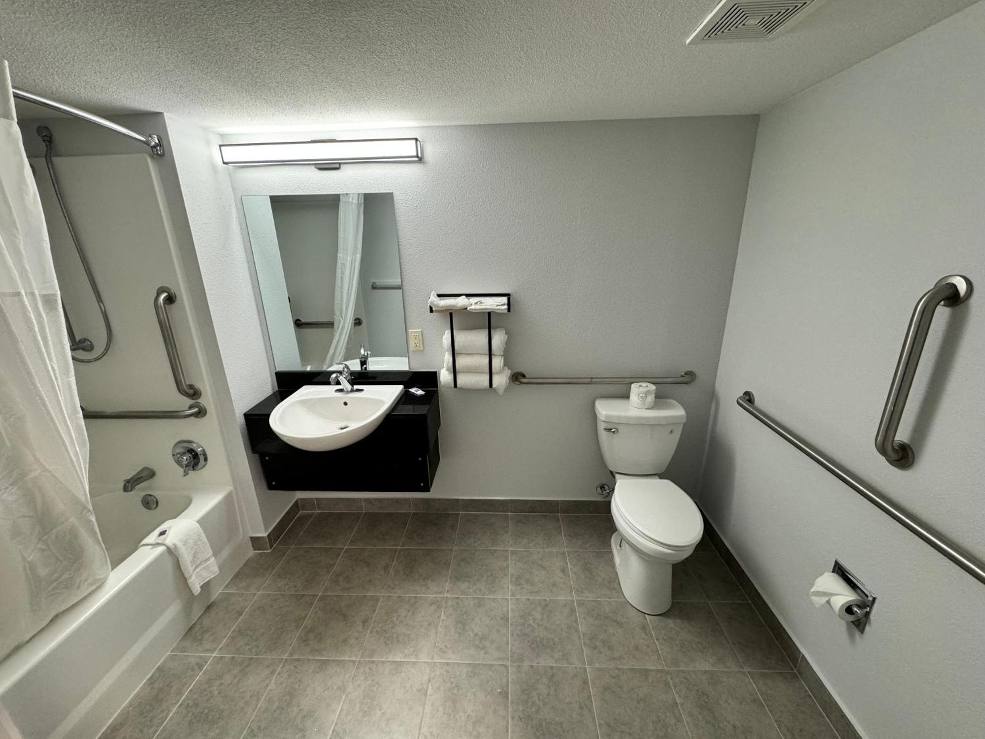 6 East Syracuse, Ny - Airport 2* Syracuse