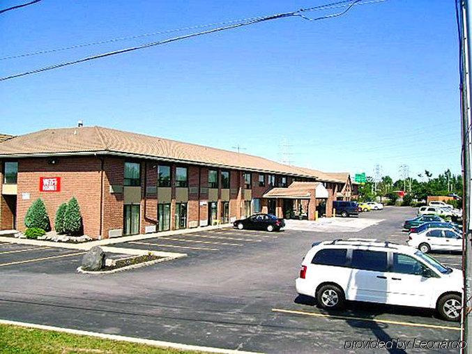 6 East Syracuse, Ny - Airport