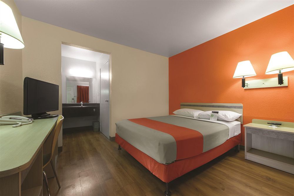 6 East Syracuse, Ny - Airport Hotel 2*