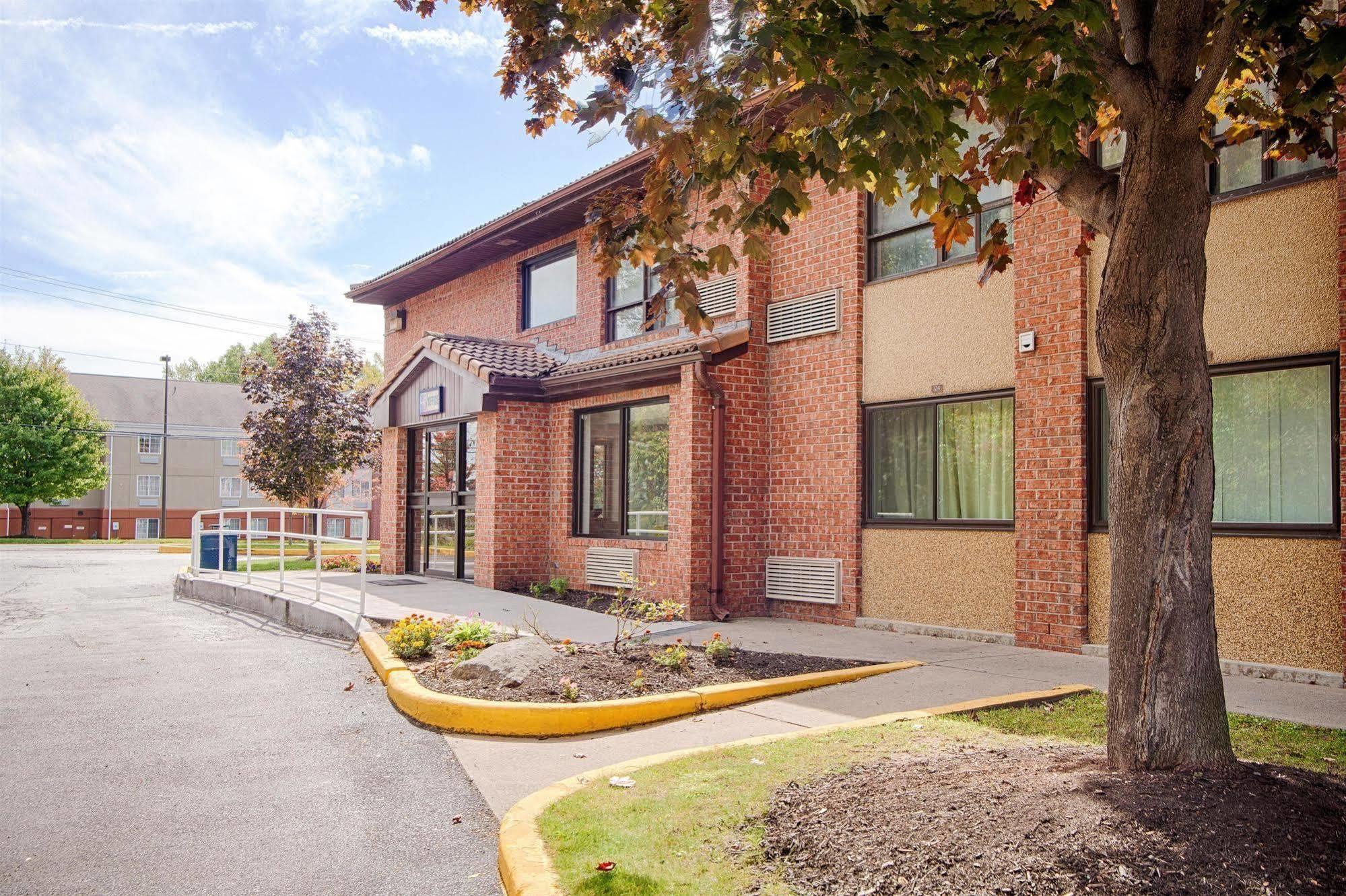 6 East Syracuse, Ny - Airport 2*