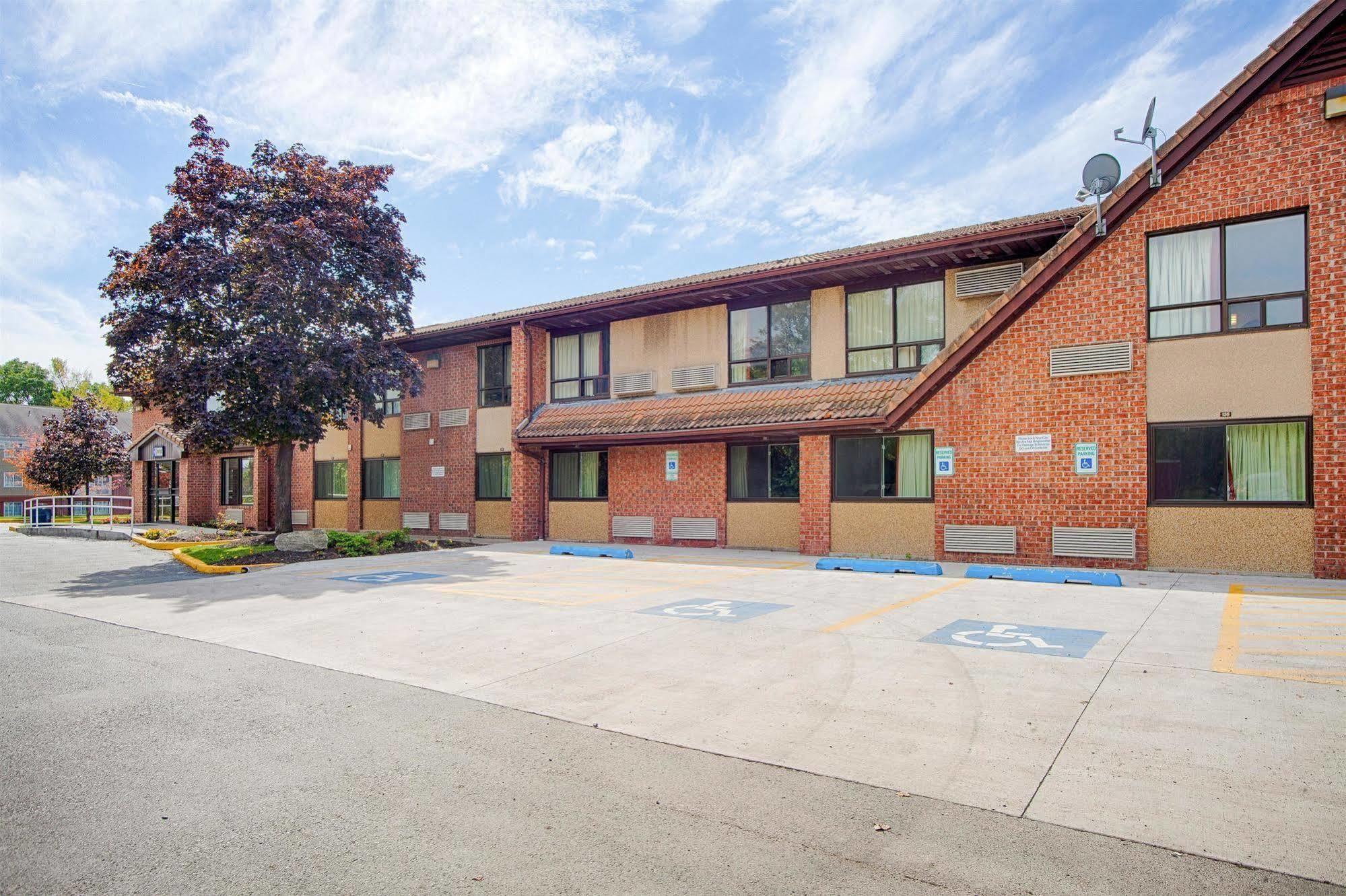 6 East Syracuse, Ny - Airport
