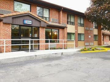6 East Syracuse, Ny - Airport 2*
