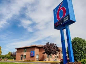 6 East Syracuse, Ny - Airport 2*